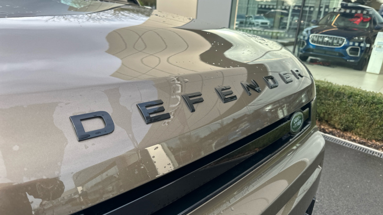 Land Rover Defender 3.0 D250 X-Dynamic SE 110 5dr Auto Diesel Estate